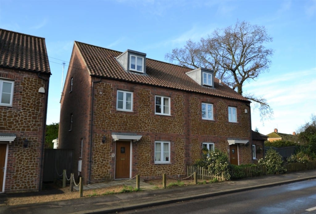 Why You Should Choose a Hybrid Estate Agent to Sell Your Home IMG 1220 2 large Why You Should Choose a Hybrid Estate Agent to Sell Your Home