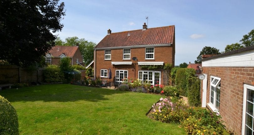 Why You Should Choose a Hybrid Estate Agent to Sell Your Home