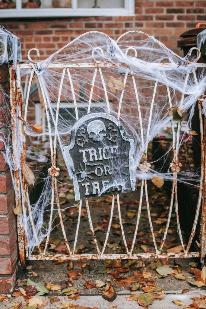 Halloween spiderwebs Halloween Ideas To Create A Spooky House