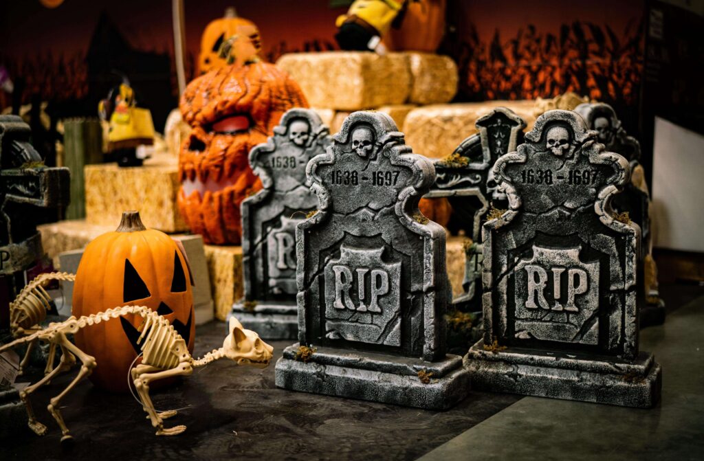 halloween graveyard Halloween Ideas To Create A Spooky House